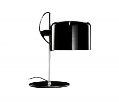 Schwarze Coupé Tischleuchte von Oluce: Design Lampe mit verchromtem Gestell und Schirm.